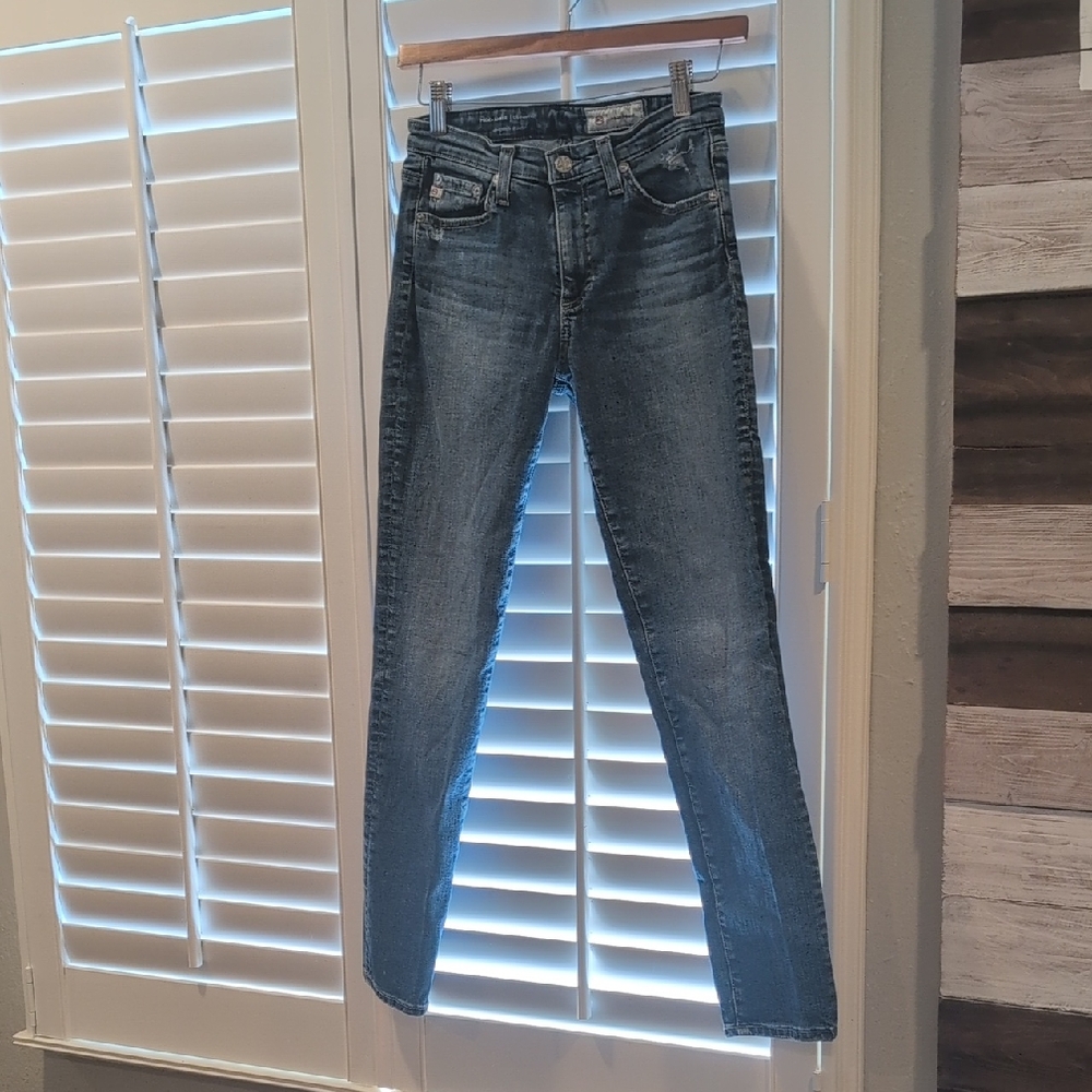 Versatile Blue Straight Leg Jeans with Distressed Look